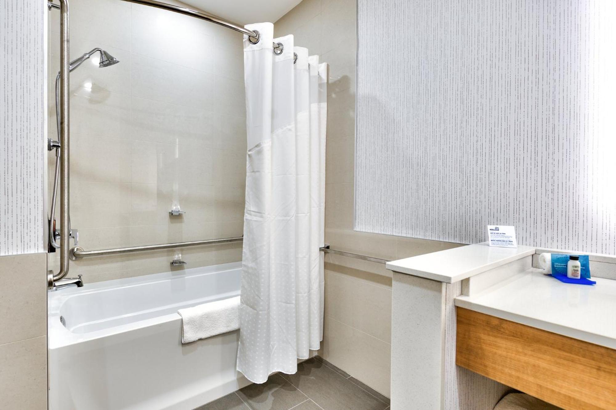 Holiday Inn Express & Suites - Trois Rivieres Ouest By Ihg Bagian luar foto